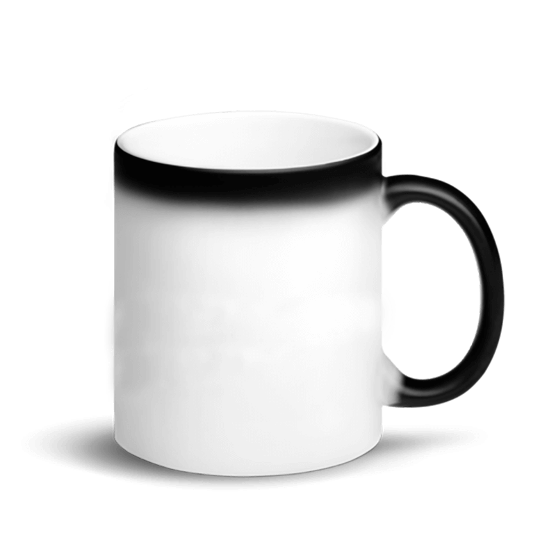 Taza que muestra color con el agua caliente